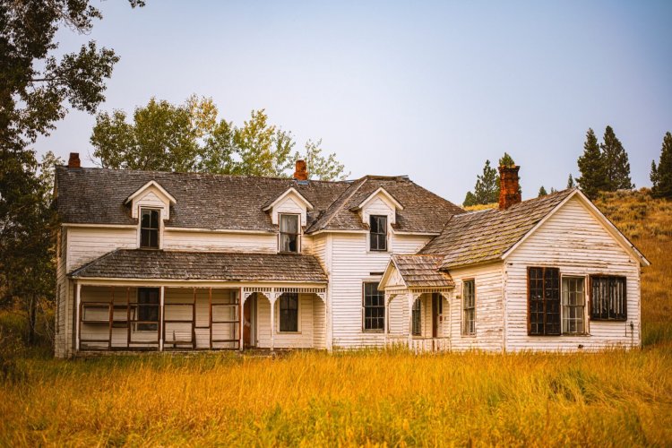 Abandonment in Real Estate: Understanding the Concept and Its Implications